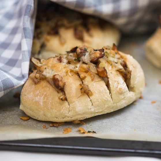 Kantarellitäytteiset sämpylät - Dansukker